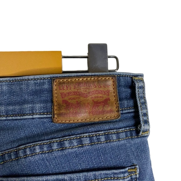 Levi's Women's Medium Indigo 711 Skinny Denim Jeans - Picture 9 of 10